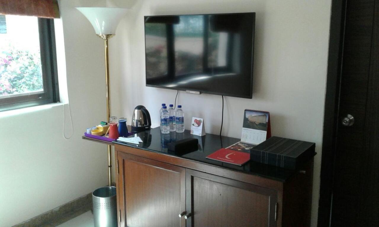 เดอะ ลลิต แทรเวลเลอร์ ขชุรโห Hotel ขชุราโห ภายนอก รูปภาพ
