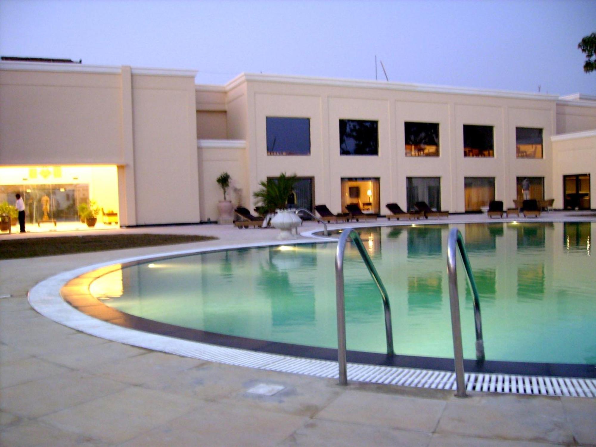 เดอะ ลลิต แทรเวลเลอร์ ขชุรโห Hotel ขชุราโห ภายนอก รูปภาพ