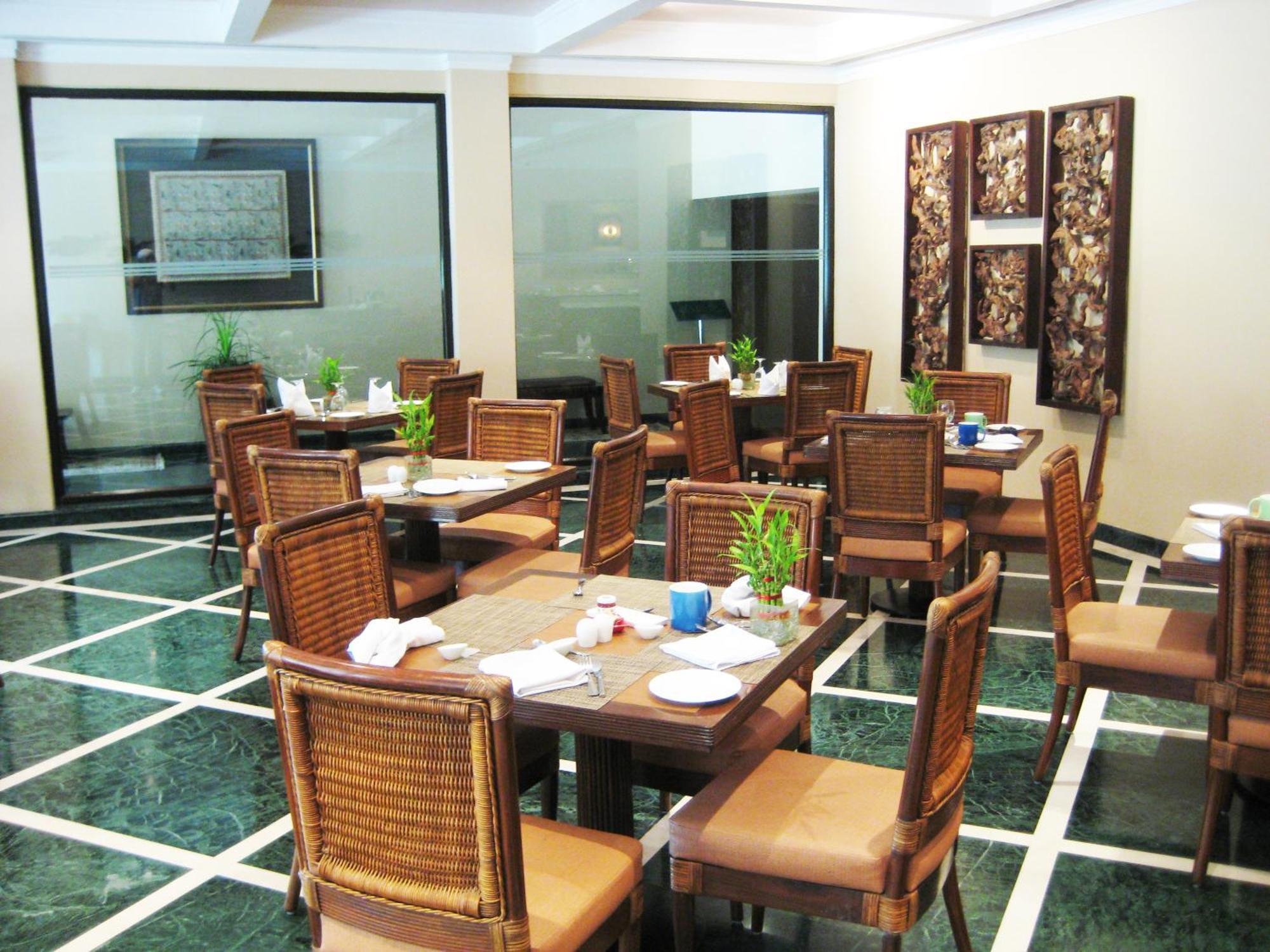 เดอะ ลลิต แทรเวลเลอร์ ขชุรโห Hotel ขชุราโห ภายนอก รูปภาพ