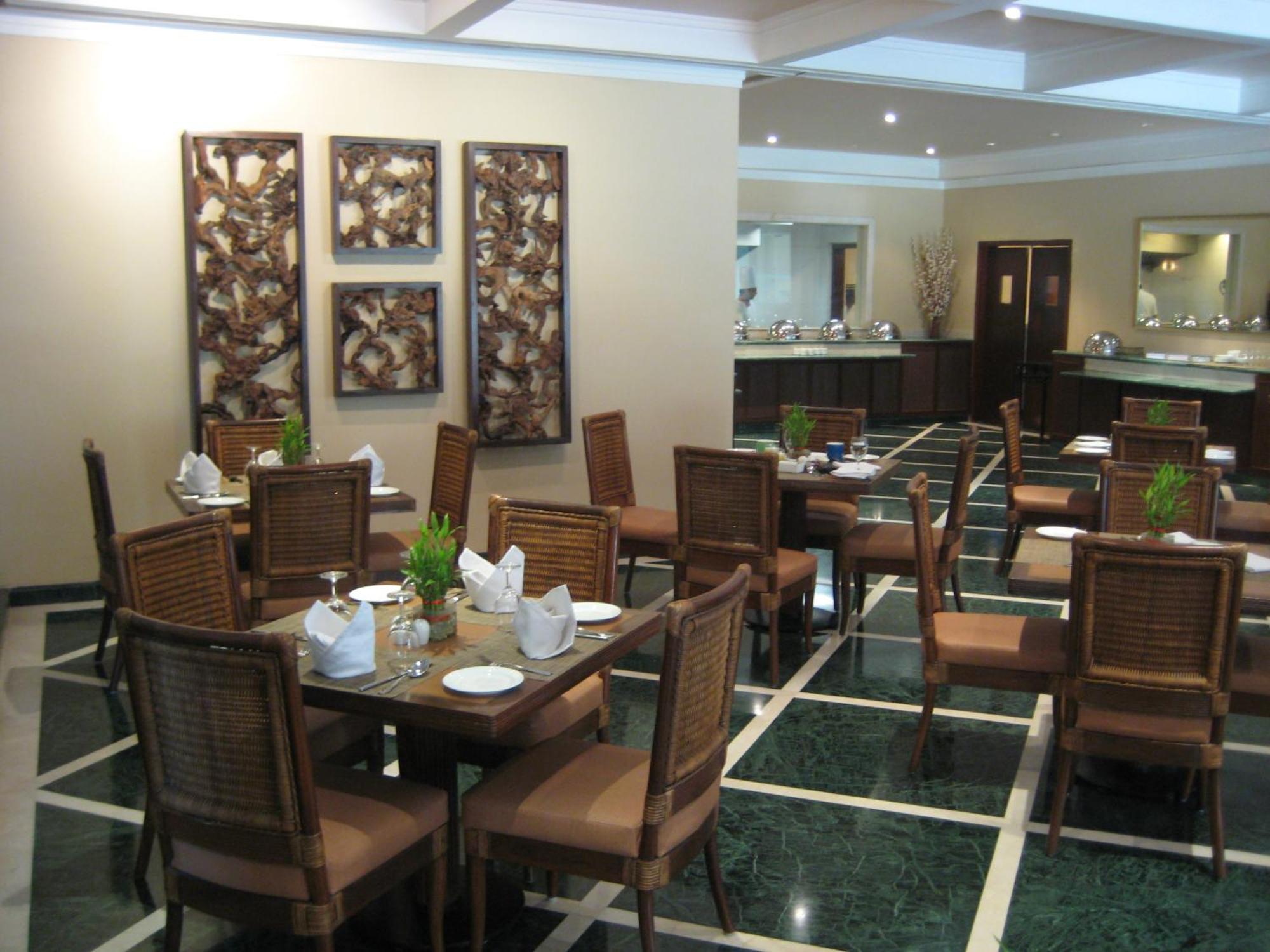 เดอะ ลลิต แทรเวลเลอร์ ขชุรโห Hotel ขชุราโห ภายนอก รูปภาพ