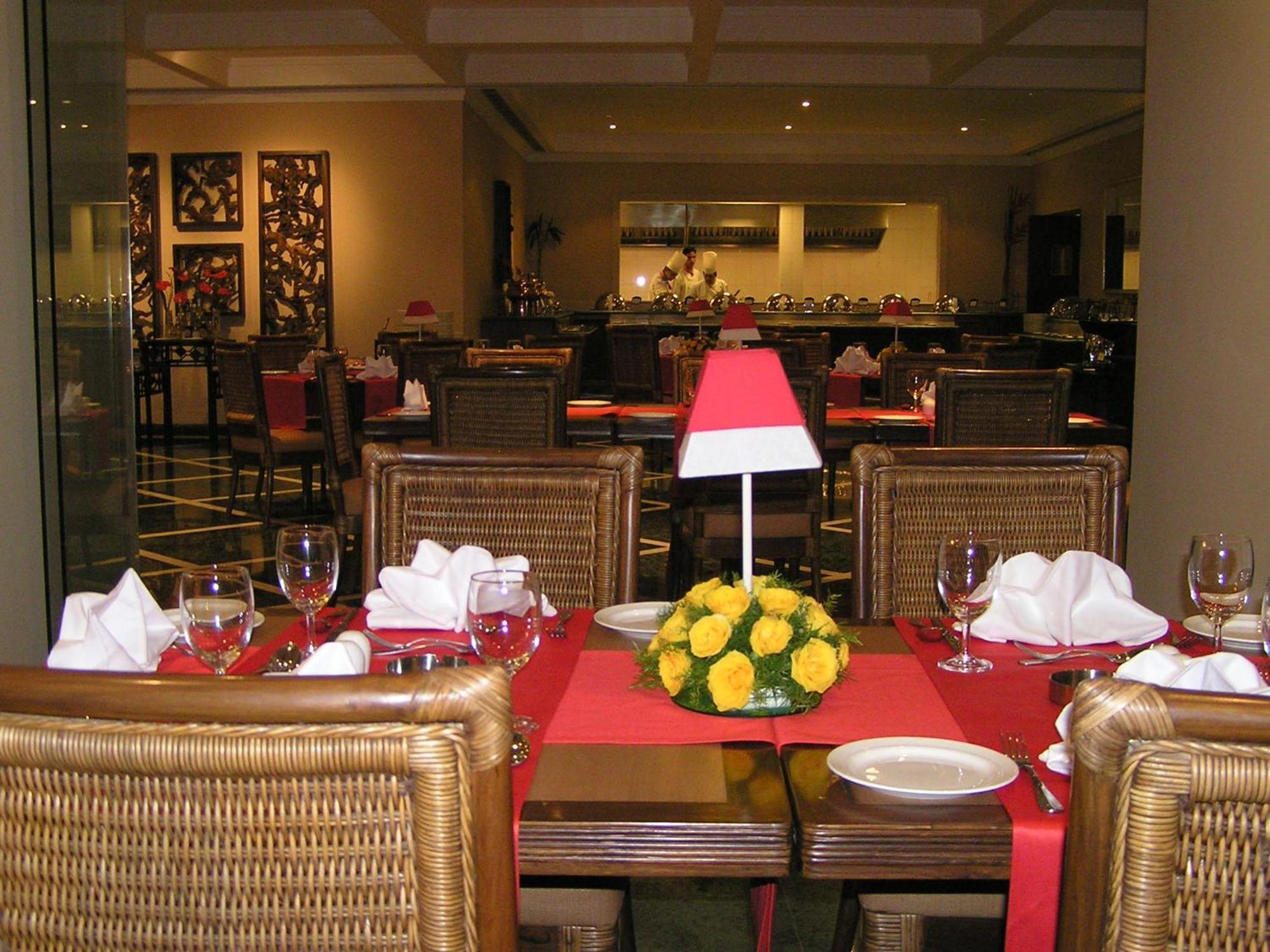 เดอะ ลลิต แทรเวลเลอร์ ขชุรโห Hotel ขชุราโห ภายนอก รูปภาพ