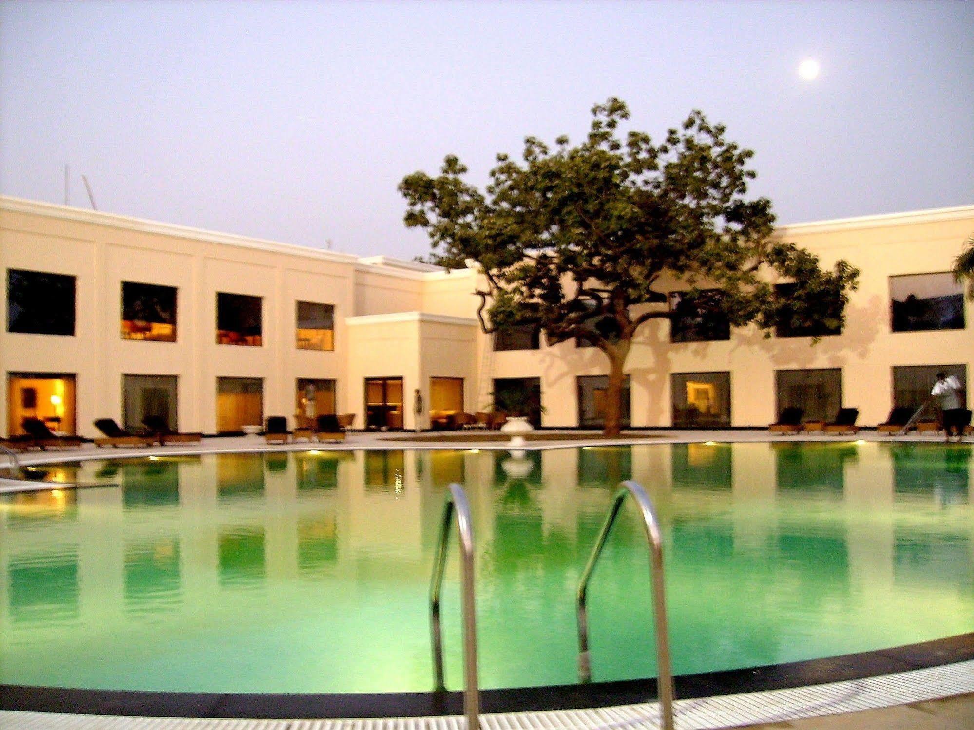 เดอะ ลลิต แทรเวลเลอร์ ขชุรโห Hotel ขชุราโห ภายนอก รูปภาพ