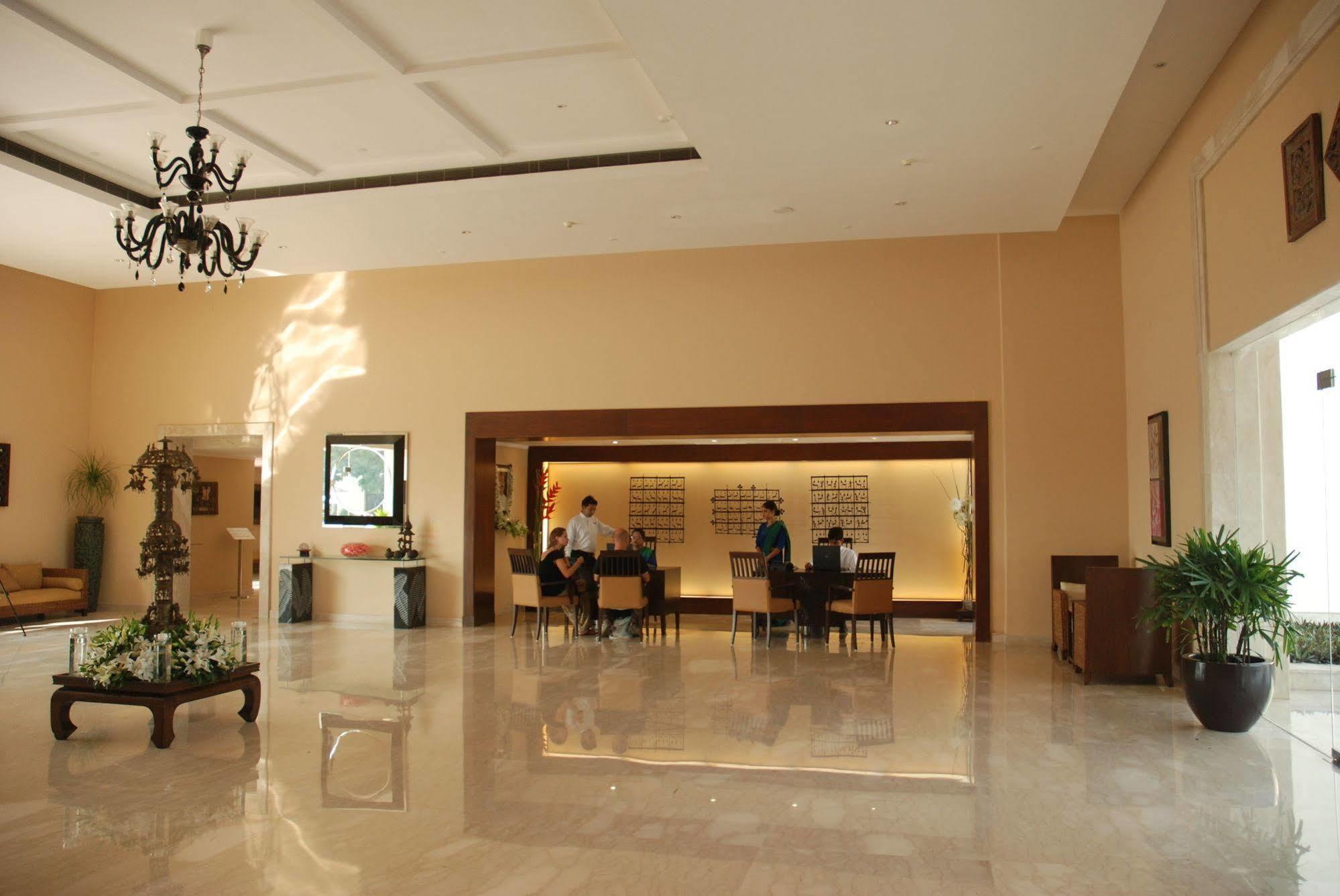 เดอะ ลลิต แทรเวลเลอร์ ขชุรโห Hotel ขชุราโห ภายนอก รูปภาพ