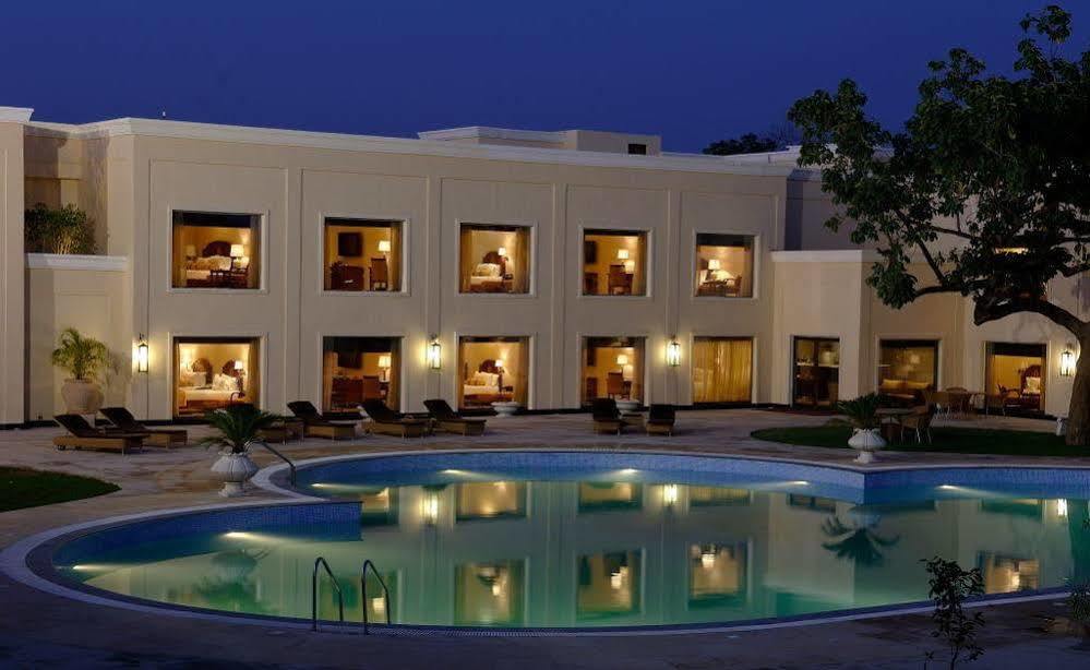 เดอะ ลลิต แทรเวลเลอร์ ขชุรโห Hotel ขชุราโห ภายนอก รูปภาพ
